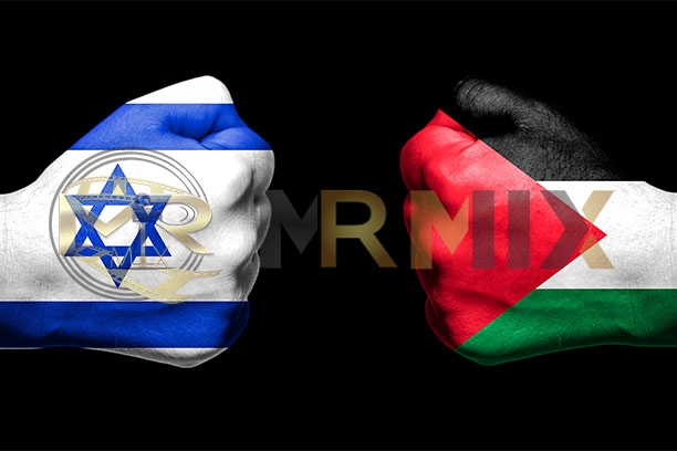 عکس پرچم‌های اسرائیل و فلسطین روی دو مشت گره کرده 