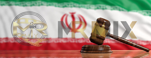 عکس قاضی یا چوب دستی حراج در زمینه پرچم ایران
