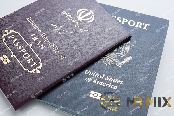 عکس استوک پاسپورت ایالات متحده با گذرنامه ایرانی