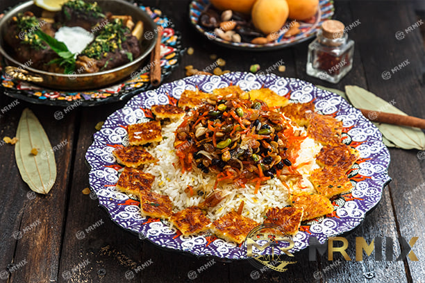 عکس استوک عکس برنج نگین دار ایرانی خوشمزه با آجیل