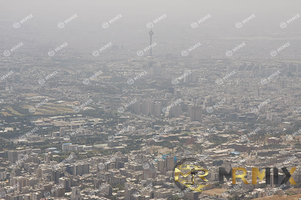 عکس استوک نمایی از تهران پوشیده شده در لایه ای از مه دود