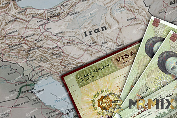 عکس نمای نزدیک پاسپورت ایران و پول ایرانی