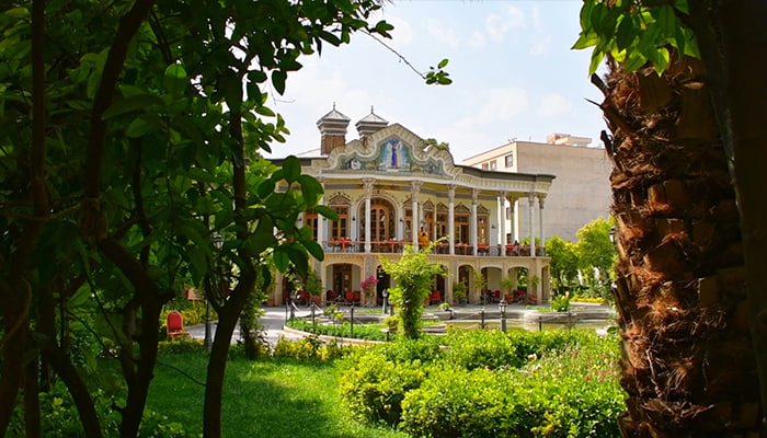 فوتیج باغ زیبا در خانه شاپوری در مرکز شهر شیراز