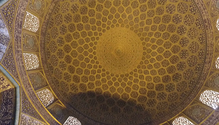 فوتیج داخل گنبد مسجد شیخ لطف الله اصفهان ایران