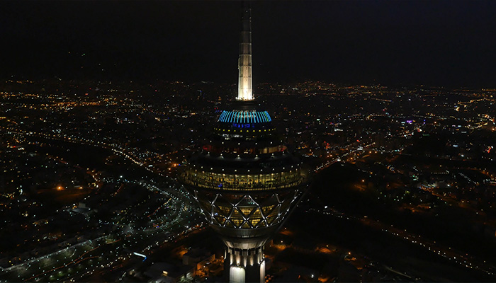 فوتیج خام آماده برج میلاد تهران در شب 