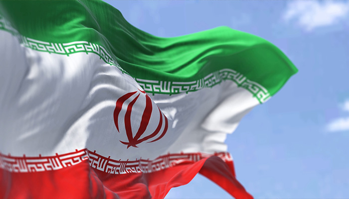 فوتیج اسلوموشن اهتزاز پرچم ملی ایران در باد