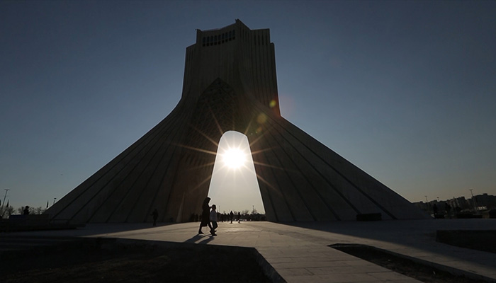 فوتیج برج آزادی تهران با نور خورشید