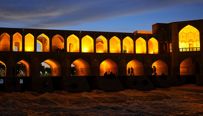 فوتیج نمای شب از پل خواجو (پل خواجو) در اصفهان