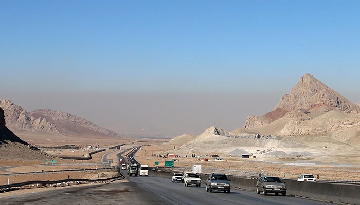 ویدیو فوتیج بزرگراه در منطقه کوهستانی ایران 
