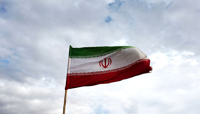 فوتیج پرچم ایران در نسیم به اهتزاز در می آید