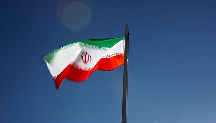 دانلود 2 ویدیو فوتیج پرچم ملی ایران روی میله