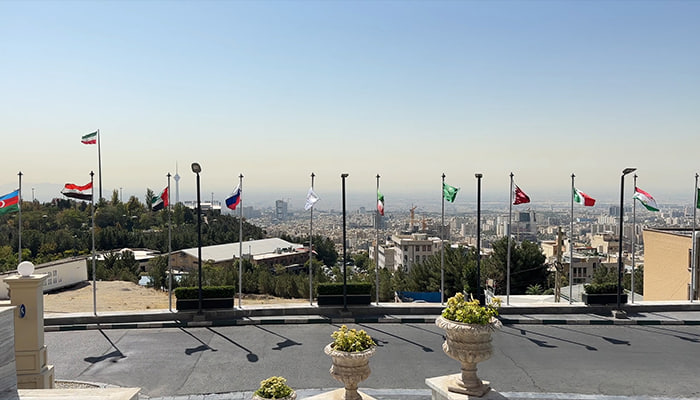 فوتیج نمایی از تهران درب ورودی هتل اسپیناس