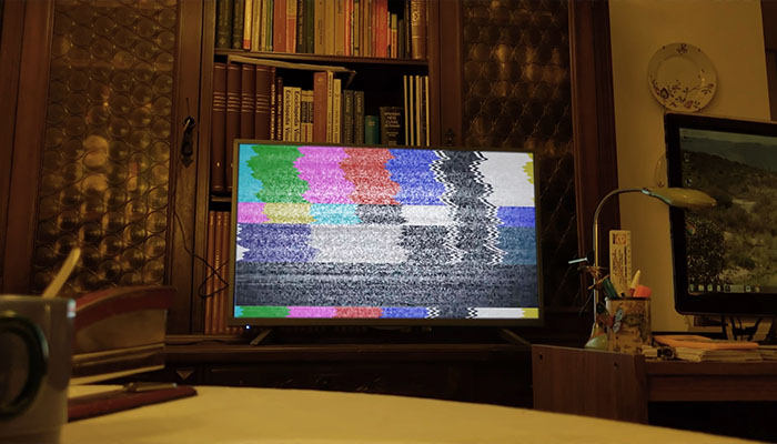 فوتیج پرده سبز تلویزیون جدید در اتاق نشیمن
