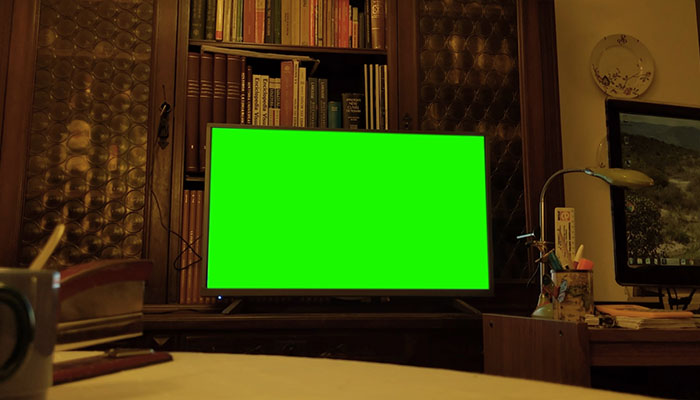 فوتیج پرده سبز تلویزیون جدید در اتاق نشیمن