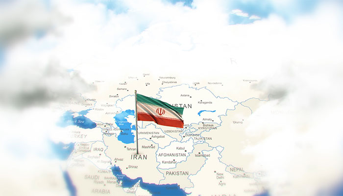 فوتیج نقشه ایران و پرچم با ابرها