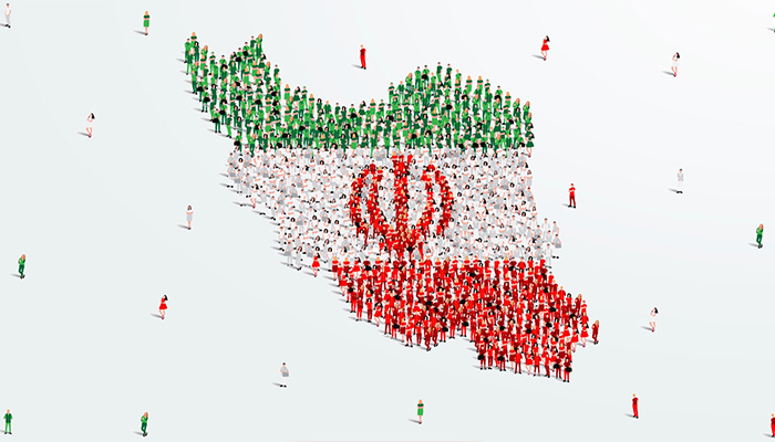 فوتیج نقشه و پرچم ایران گروه بزرگی از مردم به رنگ پرچم ایران