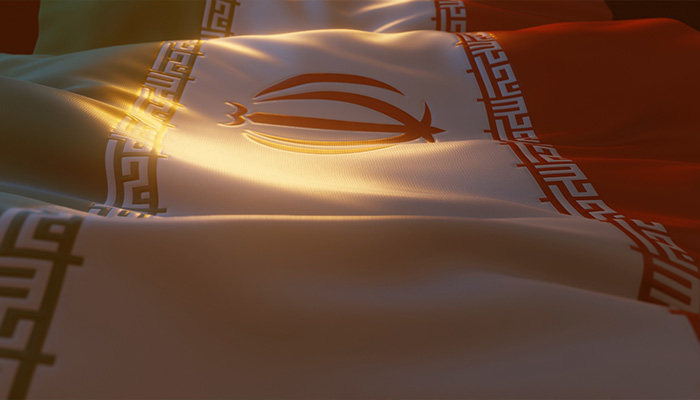 فوتیج پرچم ایران با نور محیط گرم، زاویه جانبی کم، رندر سه بعدی