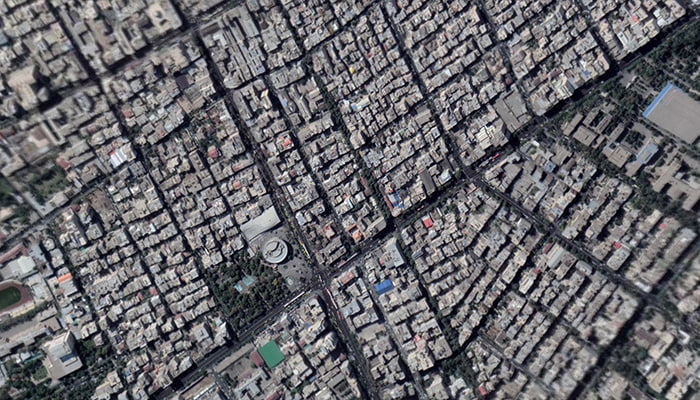 فوتیج زوم کره زمین بر روی نقشه تهران ایران