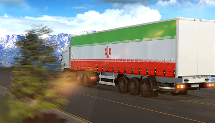 فوتیج پرچم ایران در کنار یک کامیون بزرگ