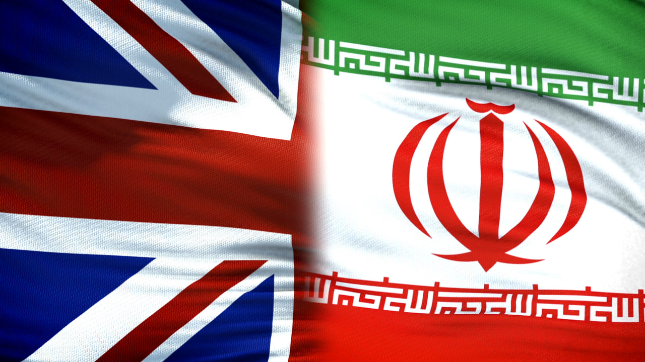 فوتیج پرچم ایران و انگلیس و مبادله پاکت های محرمانه